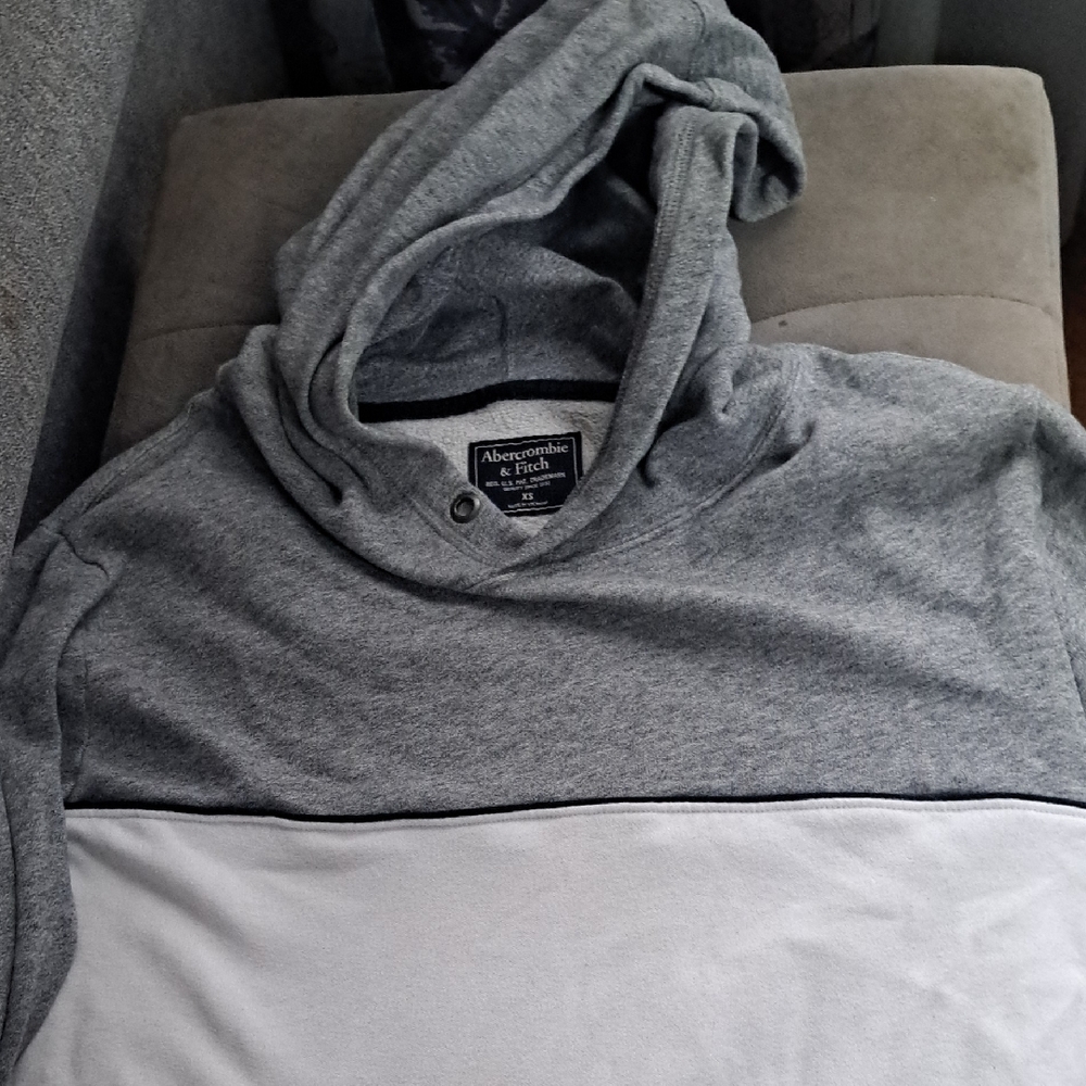 Abercrombie & Fitch Men's Hoodie in Gray and White